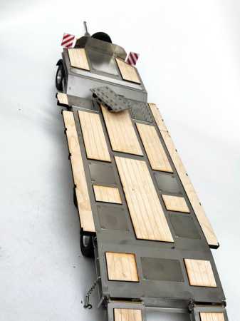 FM 3-Achs-Schwerlast-Tieflader mit Radaussparungen